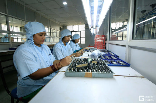 Behind-the-Seams-Unveiling-Optima-Bags-Artisanal-Handbag-Manufacturing-Process Optima Inc