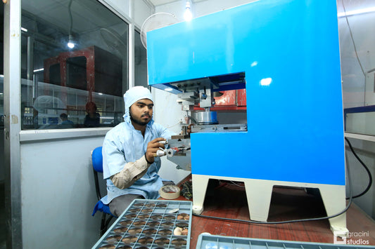 "Behind the Seams: Optima Bags - Exploring Top Bag Manufacturers' Craftsmanship"